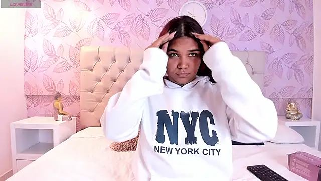 Carolina Evanss online show from 02/01/25, 03:41