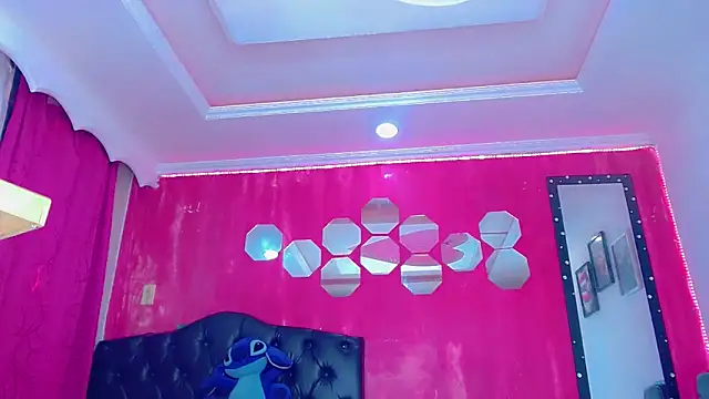 TiffanyMackensyy online show from 11/06/25, 08:43