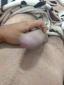 Snapshot of Leleko1997 chatting on 10/20/25, 05:02 Leleko1997 online show from 10/20/25, 05:02