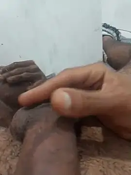 Snapshot of Leleko1997 chatting on 10/21/25, 05:08 Leleko1997 online show from 10/21/25, 05:08