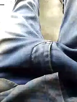 Snapshot of PracticalGum40 chatting on 12/18/24, 07:36 PracticalGum40 online show from 12/18/24, 07:36