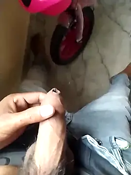 Snapshot of PracticalGum40 chatting on 10/04/25, 11:52 PracticalGum40 online show from 10/04/25, 11:52