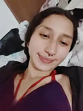 Snapshot of Queenjenn__ chatting on 06/17/26, 12:13 Queenjenn online show from 06/17/26, 12:13