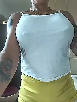 Snapshot of Alison_fitness chatting on 05/22/26, 12:55 Alison fitness online show from 05/22/26, 12:55