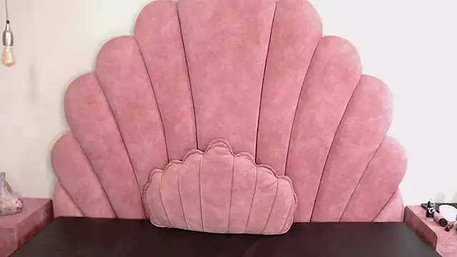 Snapshot of Candy_Bony chatting on 12/13/24, 03:43 Candy Bony online show from 12/13/24, 03:43