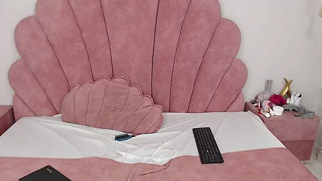 Snapshot of Candy_Bony chatting on 12/28/24, 03:37 Candy Bony online show from 12/28/24, 03:37