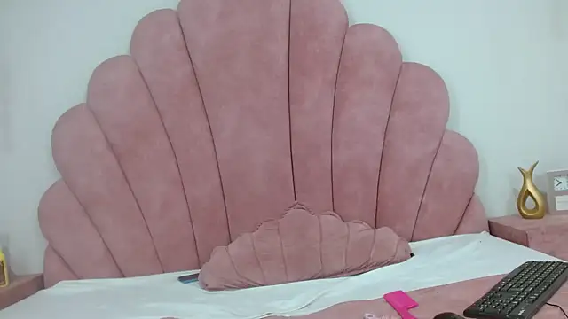 Snapshot of Candy_Bony chatting on 02/08/25, 08:32 Candy Bony online show from 02/08/25, 08:32