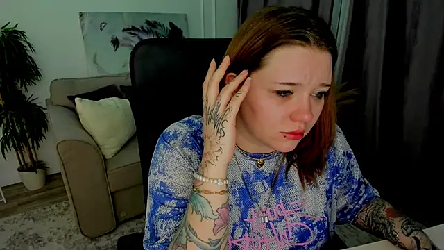 MoonLghte online show from 02/10/25, 06:45