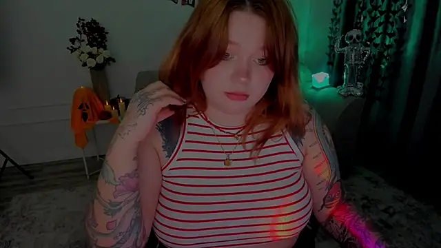 MoonLghte online show from 10/11/25, 08:07