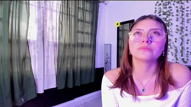 Snapshot of Noellesable chatting on 12/21/24, 05:51 Noellesable online show from 12/21/24, 05:51