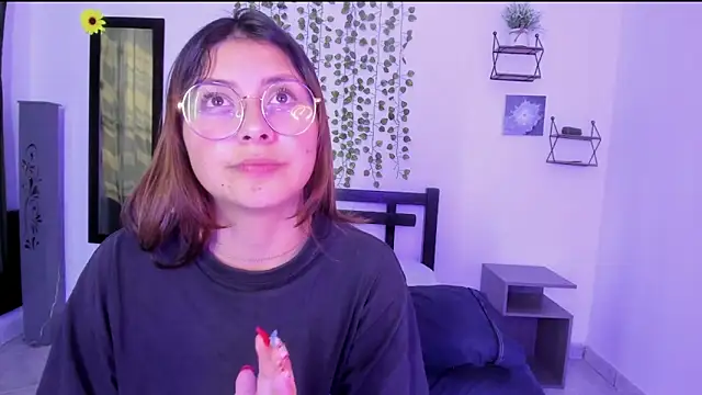 Snapshot of Noellesable chatting on 12/24/24, 03:05 Noellesable online show from 12/24/24, 03:05