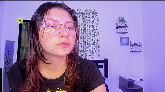 Snapshot of Noellesable chatting on 12/28/24, 04:09 Noellesable online show from 12/28/24, 04:09