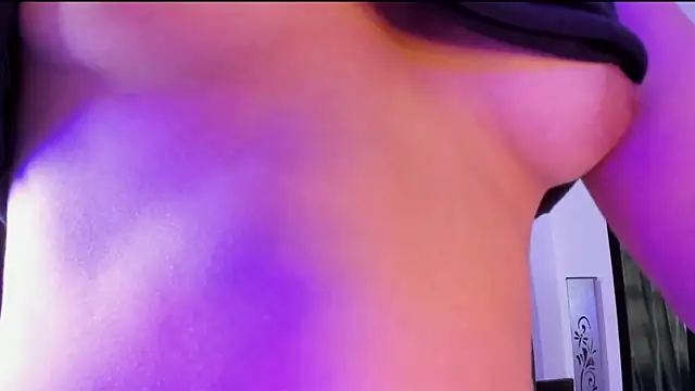 Snapshot of Noellesable chatting on 01/08/25, 05:37 Noellesable online show from 01/08/25, 05:37