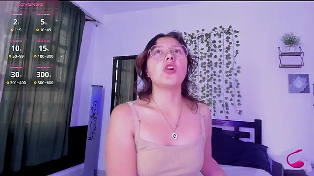 Snapshot of Noellesable chatting on 02/07/25, 05:40 Noellesable online show from 02/07/25, 05:40