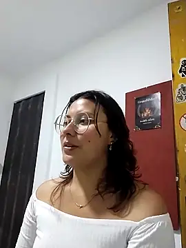 Snapshot of Noellesable chatting on 02/21/25, 04:18 Noellesable online show from 02/21/25, 04:18