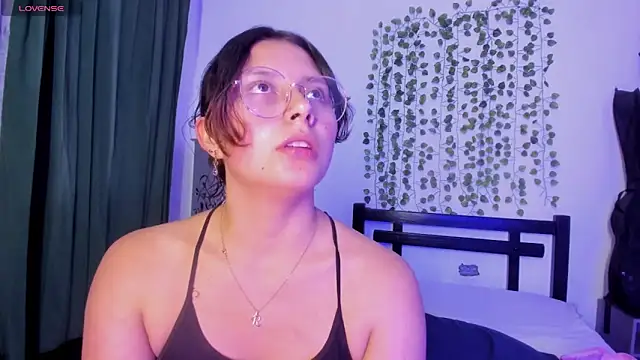 Snapshot of Noellesable chatting on 03/07/25, 01:42 Noellesable online show from 03/07/25, 01:42