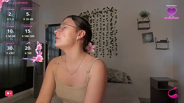 Snapshot of Noellesable chatting on 09/13/25, 05:24 Noellesable online show from 09/13/25, 05:24