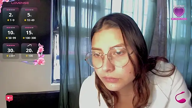 Snapshot of Noellesable chatting on 10/08/25, 05:21 Noellesable online show from 10/08/25, 05:21