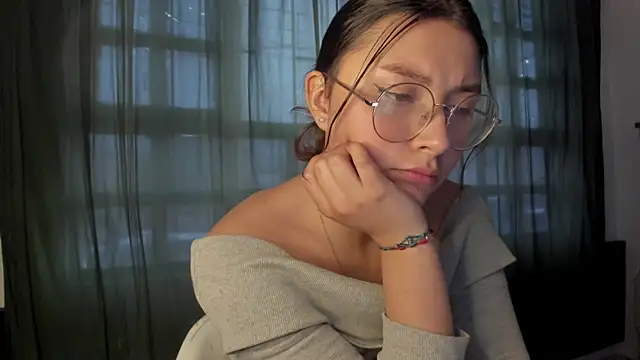 Snapshot of Noellesable chatting on 10/11/25, 06:06 Noellesable online show from 10/11/25, 06:06