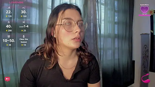 Snapshot of Noellesable chatting on 10/15/25, 07:03 Noellesable online show from 10/15/25, 07:03