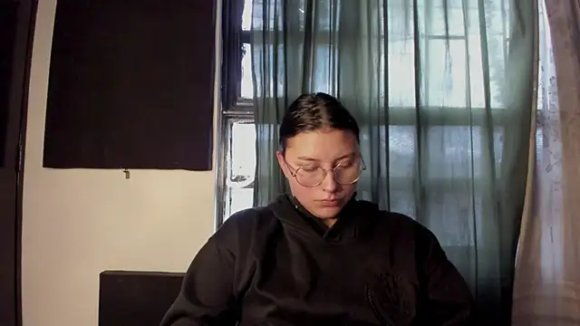 Snapshot of Noellesable chatting on 11/18/25, 05:17 Noellesable online show from 11/18/25, 05:17