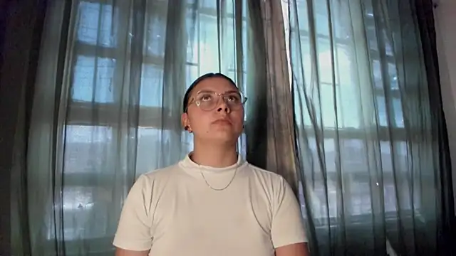 Snapshot of Noellesable chatting on 11/22/25, 05:23 Noellesable online show from 11/22/25, 05:23