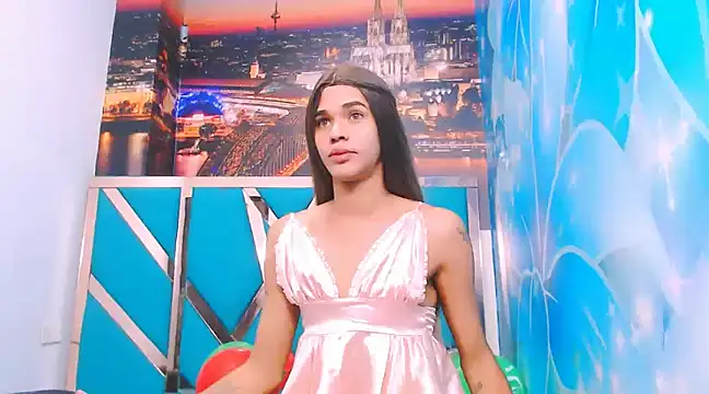 Snapshot of Luna_and_valery chatting on 12/09/24, 04:05 Luna and valery online show from 12/09/24, 04:05