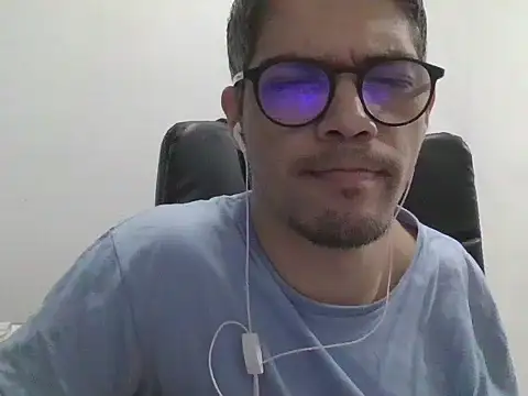 Snapshot of DiGabriel chatting on 09/18/25, 04:58 DiGabriel online show from 09/18/25, 04:58