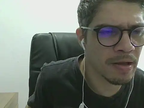 Snapshot of DiGabriel chatting on 09/20/25, 05:30 DiGabriel online show from 09/20/25, 05:30