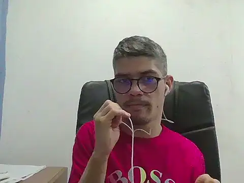 Snapshot of DiGabriel chatting on 10/03/25, 05:04 DiGabriel online show from 10/03/25, 05:04