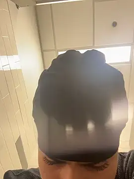 Snapshot of johnycash21 chatting on 11/25/25, 05:24 johnycash21 online show from 11/25/25, 05:24