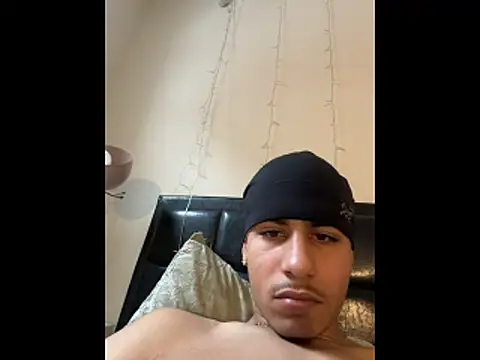 Snapshot of johnycash21 chatting on 02/10/26, 01:48 johnycash21 online show from 02/10/26, 01:48