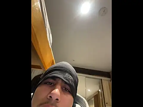 Snapshot of johnycash21 chatting on 02/18/26, 05:14 johnycash21 online show from 02/18/26, 05:14