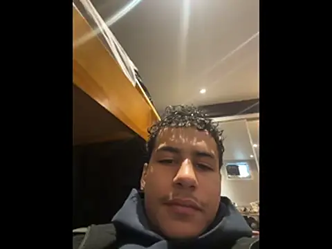 Snapshot of johnycash21 chatting on 03/20/26, 03:17 johnycash21 online show from 03/20/26, 03:17