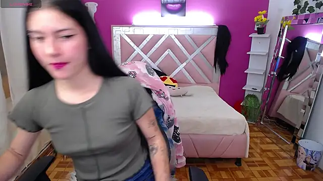 Kate Laurence  online show from 02/24/25, 07:30