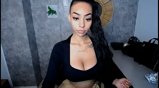 Tiffanny online show from 02/11/25, 01:09