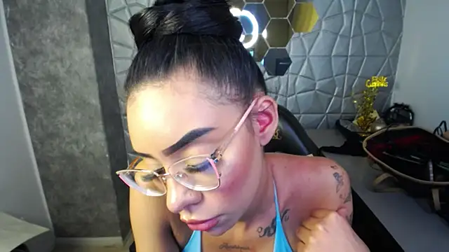 Tiffanny online show from 03/08/25, 03:35