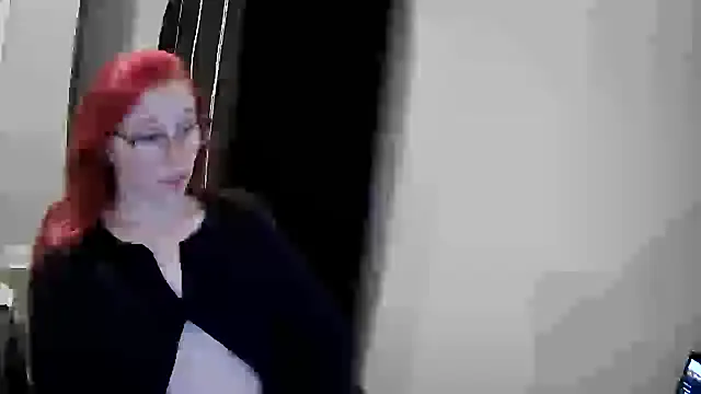 Snapshot of LilyFoxxx chatting on 12/04/24, 05:16 LilyFoxxx online show from 12/04/24, 05:16
