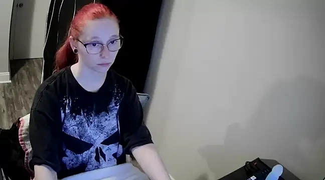 Snapshot of LilyFoxxx chatting on 12/10/24, 05:28 LilyFoxxx online show from 12/10/24, 05:28