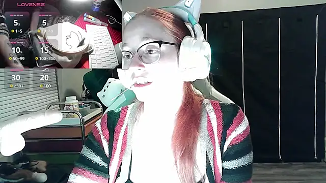 Snapshot of LilyFoxxx chatting on 01/04/25, 04:44 LilyFoxxx online show from 01/04/25, 04:44