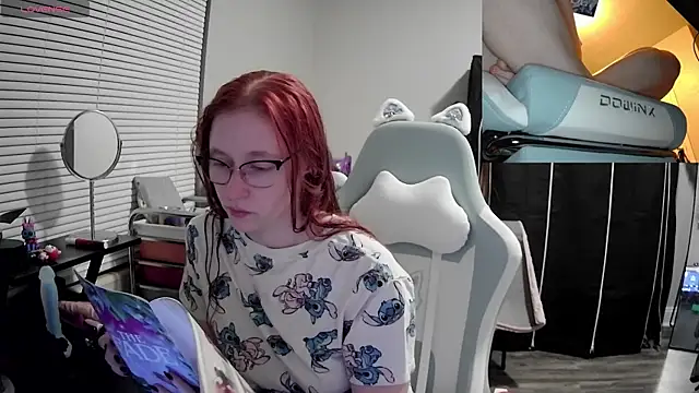 Snapshot of LilyFoxxx chatting on 02/03/25, 02:47 LilyFoxxx online show from 02/03/25, 02:47