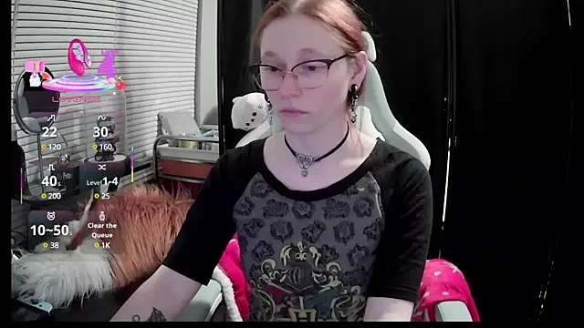 Snapshot of LilyFoxxx chatting on 03/05/25, 04:24 LilyFoxxx online show from 03/05/25, 04:24