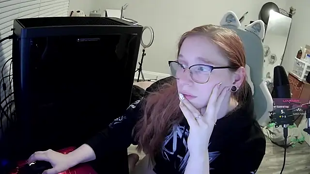 Snapshot of LilyFoxxx chatting on 10/17/25, 03:10 LilyFoxxx online show from 10/17/25, 03:10