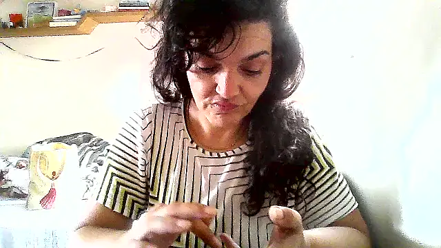 Snapshot of escritorasafada chatting on 02/21/26, 12:28 escritorasafada online show from 02/21/26, 12:28