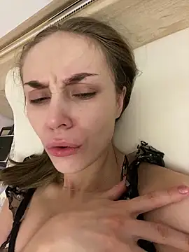 Snapshot of Burning_girlss chatting on 12/17/24, 10:22 Burning girlss online show from 12/17/24, 10:22