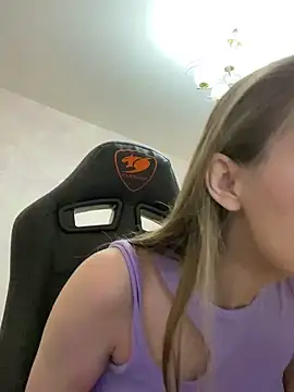 Snapshot of Burning_girlss chatting on 12/20/24, 01:25 Burning girlss online show from 12/20/24, 01:25