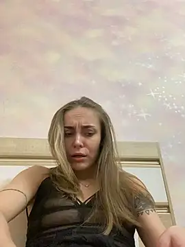 Snapshot of Burning_girlss chatting on 12/25/24, 01:20 Burning girlss online show from 12/25/24, 01:20