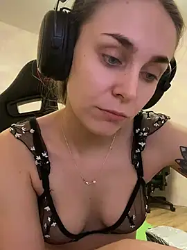 Snapshot of Burning_girlss chatting on 12/30/24, 01:26 Burning girlss online show from 12/30/24, 01:26