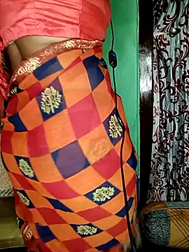 Snapshot of NOTY-LOVE-05 chatting on 10/31/25, 03:46 NOTY-LOVE-05 online show from 10/31/25, 03:46