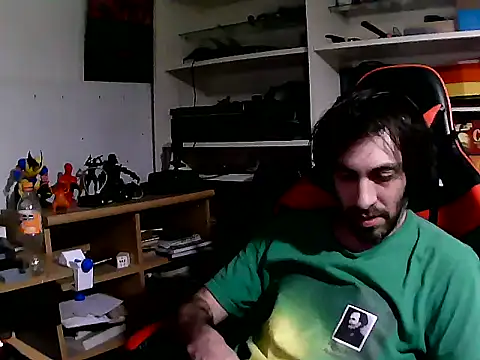 Snapshot of johnwood88 chatting on 11/15/25, 10:48 johnwood88 online show from 11/15/25, 10:48